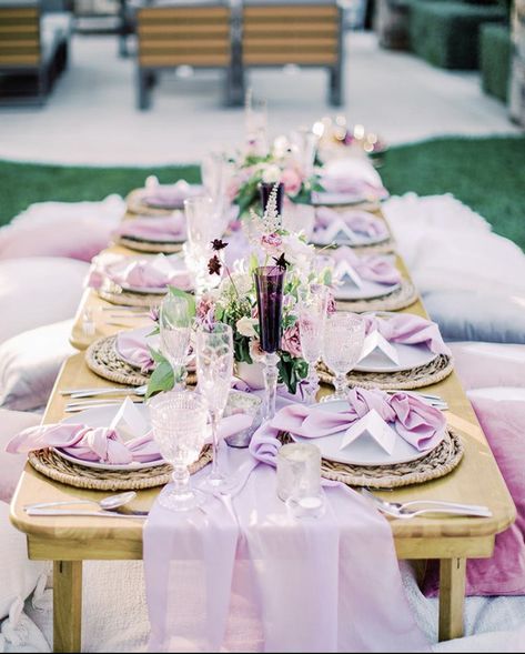 Purple Food Ideas, Lux Picnic, Purple Picnic, Peyton Baby, Picnic Board, Pink Purple Party, Rainbow Picnic, Picnic Dates, Luxury Picnics