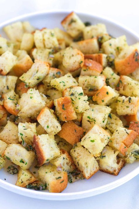 Making Croutons, Making Stuffing, How To Make Croutons, Garlic Croutons, Tomato Gazpacho, Crouton Recipes, Roasted Cauliflower Soup, White Bean Salad, Croutons Homemade