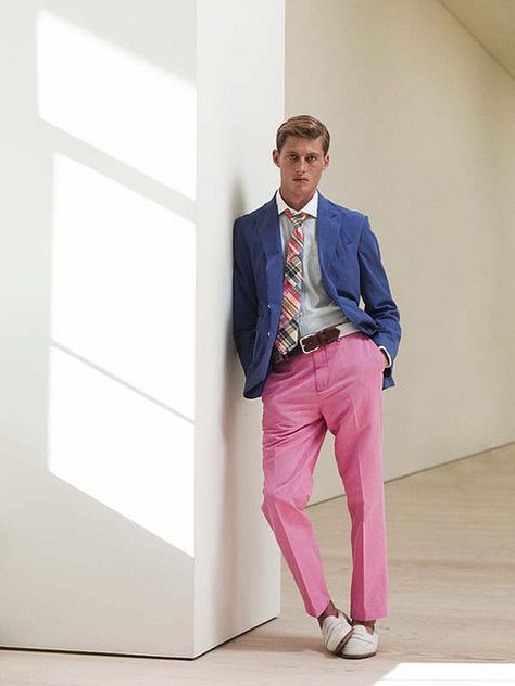 Band Clothes, Blue Blazer Men, Pitti Uomo Street Style, Hamptons Fashion, Bright Pants, Navy Blazers, Pink Chinos, Preppy Boys, Colorful Clothes