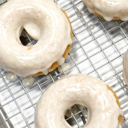 Tres Leches Donut, Miami Breakfast, Baked Donuts Recipe, Traditional Mexican Desserts, Cake Mix Donuts, Crumb Coat, Baked Donut Recipes, Leches Cake, Donuts Recipe