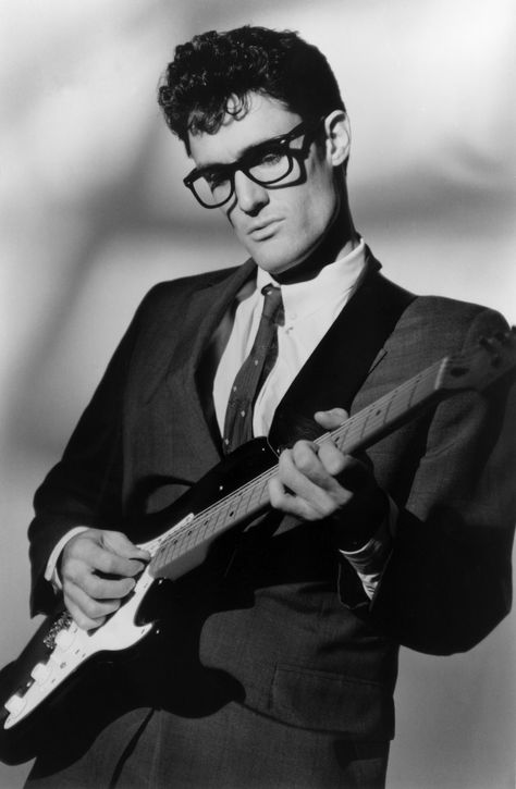 Buddy Holly. http://www.amazon.com/The-Best-Buddy-Holly-Millennium/dp/B00000I9CN/ref=sr_1_1?s=music=UTF8=1340988931=1-1=buddy+holly 1950s Pictures, Big Bopper, Iconic Musicians, Ritchie Valens, Greatest Rock Bands, Vintage Sunset, Buddy Holly, Musica Rock, Rock N’roll