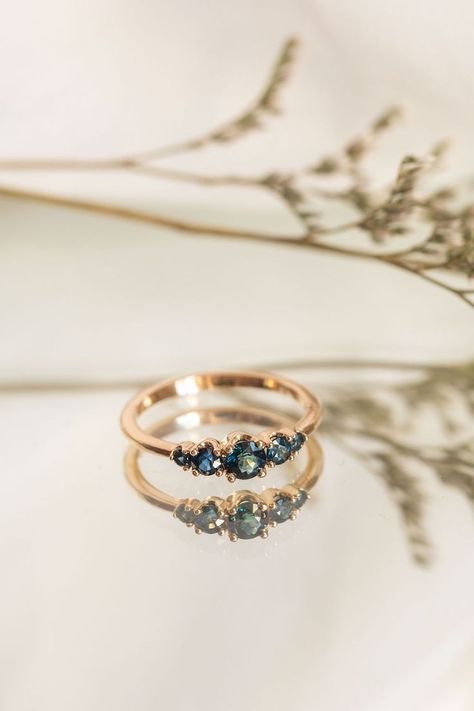 Jewelry Photo Taking, Asthetic Jwellery Photography, Jewelry Product Photography Aesthetic, Earing Product Photography Ideas, Acssesories Photography, Photo Ideas Jewellery, Staging Jewelry For Photos, Jewlrey Aesthic Photography, Product Photography Rings