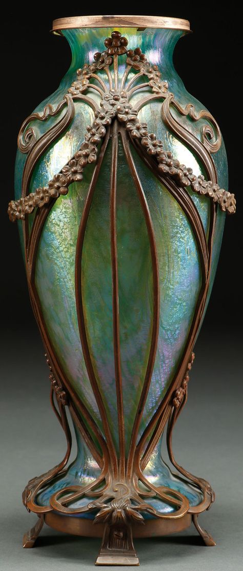 Elvish Architecture, Iridescent Glassware, Art Nouveau Interior, Art Nouveau Furniture, Art Nouveau Architecture, Antiques And Collectibles, Trendy Art, Unique Vases, Art Nouveau Design