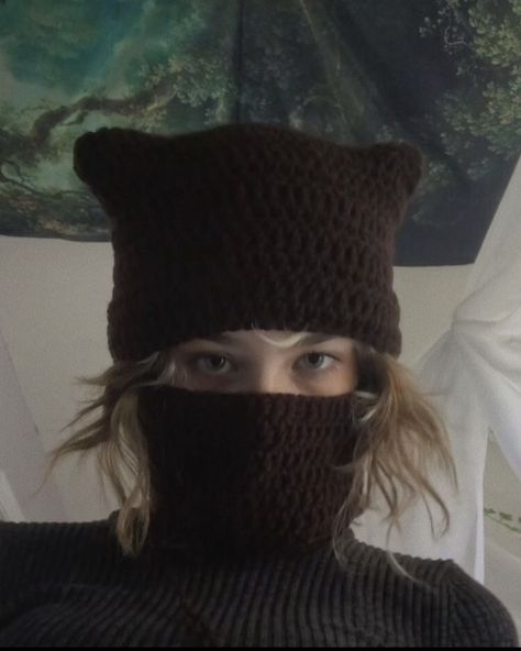 Billie Eilish Cat Beanie, Cute Balaclava Crochet, Balaclava Crochet Aesthetic, Cat Balaclava Crochet Pattern, Brown Things To Crochet, Crochet Cat Balaclava, Brown Crochet Hat, Cat Balaclava Crochet, Brown Cat Beanie