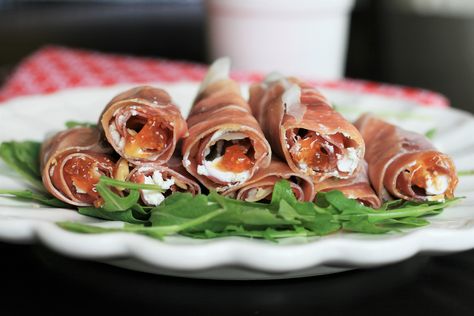 Sweet and Savory Prosciutto Roll-Ups Prosciutto Roll Ups, Prosciutto Rolls, Prosciutto Roll, Wine And Cheese Night, Prosciutto Appetizer, Best Smoked Salmon, Cheese Night, Italian Dinners, Fig Preserves