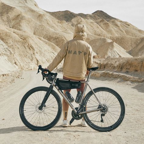 Cycling Attire, Modern A Frame, Maap Cycling, Cabin Rustic, Cycling Photography, Bike Clothing, Cycling Adventures, Bike Photography, Biking Outfit