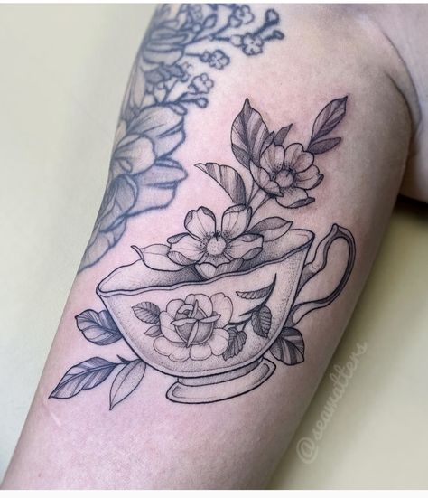 Teacup And Flowers Tattoo, Fairy In A Teacup Tattoo, Floral Teacup Tattoo, Vintage Tattoo Ideas For Women, Teapot And Teacup Tattoo, Loteria Tattoo Ideas, Vintage Cake Tattoo, Tea Cup Tattoo Vintage, Teacup Tattoo Vintage