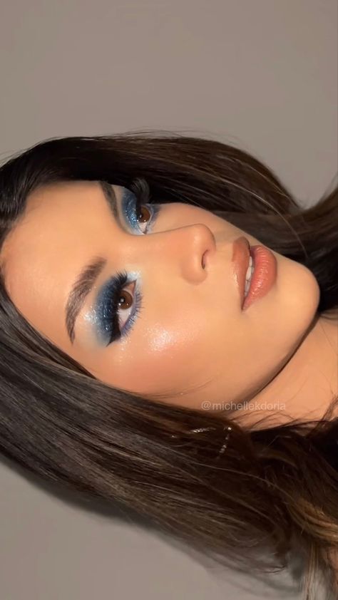 Eyeshadow For Dark Blue Dress, Blue Prom Dress Makeup Looks, Blue Ball Makeup, Navy Glam Makeup, Taylor Swift Midnight Makeup Looks, Prom Makeup Looks For Dark Blue Dress, Makeup Look For Dark Blue Dress, Makeup For Dark Blue Dresses, Dark Navy Blue Makeup