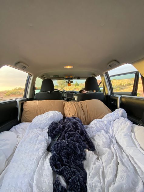 Car Road Trip Aesthetic Couple, Road Trip Backseat Setup, Roadtrip Car Setup, Car Backseat Aesthetic Cozy, Road Trip Back Seat Set Up, Backseat Car Aesthetic, Car Backseat Aesthetic, Car Camping Aesthetic, Bed In Car