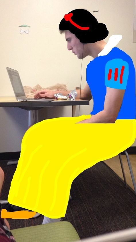 Snow White from Snow White and the Seven Dwarfs | Community Post: Student Turns Roommate Into A Variety Of Disney Characters On Snapchat Snapchat Drawings, Snapchat Drawing, Funny Snapchat Pictures, Funny Snapchat, Snapchat Ideas, Disney Pixar Characters, Funny Snaps, Pixar Characters, Fotografi Digital