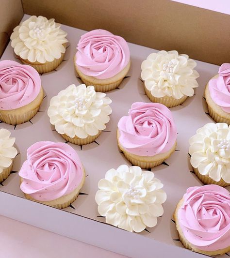 Birthday Cupcakes For Women Simple, Cupcake Design Simple, Cupcake With Rose On Top, Cute Girly Cupcakes, Cream Colored Cupcakes, Cupcakes Fancy Decoration, Pretty Pink Cupcakes Birthdays, Pretty Cupcake Designs, Cupcakes Simple Decoration