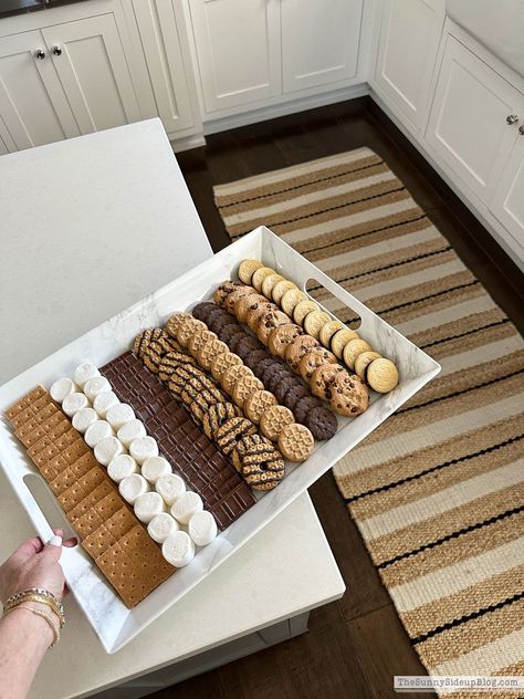 Smore & Cookie Tray (Sunny Side Up) Smores Tray, S'mores Tray, Golden Oreo, Smores Cookies, Snack Prep, Marshmallow Creme, Quick Easy Snacks, Fruit Dip, Cookie Tray