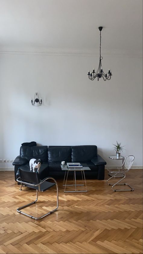 Black Leather Couch Aesthetic, 90's Decor, Black Leather Sofa Living Room, Black Leather Couch Living Room, Leather Couch Decorating, 80s Living Room, Small Leather Sofa, Black Sofa Living Room Decor, Black Couch Living Room