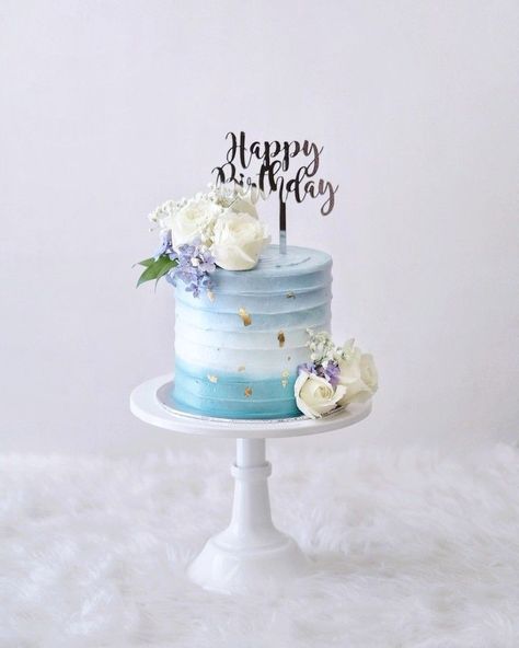 Blue One Tier Cake, Blue Cakes For Women Birthday, Light Blue Cakes Birthday, Ombre Birthday Cake For Women, Ombre Effect Cake, Birthday Cake Blue Flowers, Blue Cake Girl, Blue Cake For Women, Light Blue And White Birthday Cake