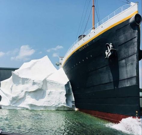 Titanic Iceberg, White Star Line, Ship Wreck, Titanic Ship, Cunard Line, Rms Titanic, White Star, Shipwreck, Anime Background