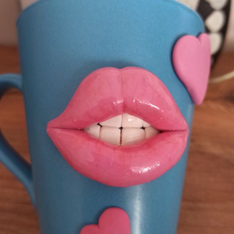 Lips Ceramics, Ceramic Lips, Clay Patterns, Pinch Pot, Clay Mugs, Lip Paint, Pinch Pots, Drawing Inspo, Pasta Flexible