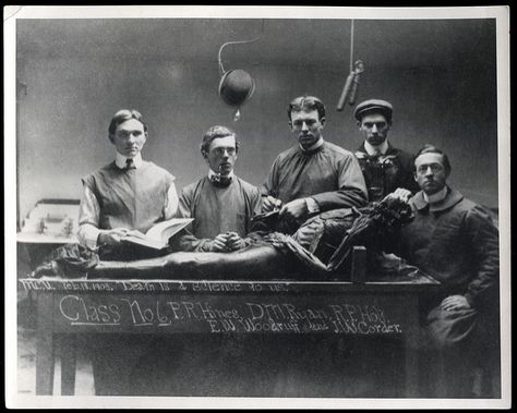 MCV Medical Class of 1903 Medical students at the dissection table in Anatomy lab. Medical College of Virginia, class of 1903 VCU Tompkins-McCaw Library 82/Jan/1 Uncanny Photography, Anatomy Lab, Mortuary Science, Antique Anatomy, Vintage Anatomy, Medical Tools, Emergency Medicine, Critical Care, Upcoming Books