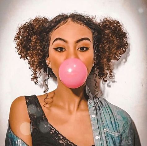 Person Blowing Bubble Gum, Blowing Bubble Gum Photography, Bubbly Photoshoot Ideas, Bubble Gum Pictures, Bubble Gum Picture Ideas, Woman Blowing Bubble Gum, Blowing Gum Drawing Reference, Bubble Gum Portrait, Bubble Gum Photoshoot Ideas