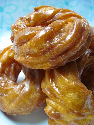 French Crullers French Donuts, French Crullers, Tandoori Masala, Sweet Muffin, Delicious Donuts, Homemade Donuts, Doughnut Recipe, French Cooking, Baked Donuts