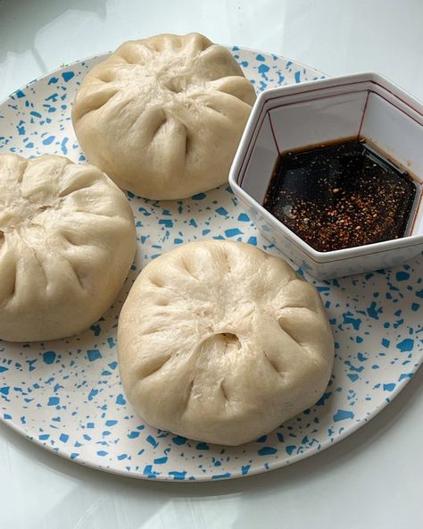 Jin Mandu (Korean Steam Buns) | Bengingi Korean Steamed Buns, Mandu Korean, Bao Zi, Asian Buns, Korean Dumplings, Steam Buns, Meat Bun, Chinese Dumplings, Stay Curious