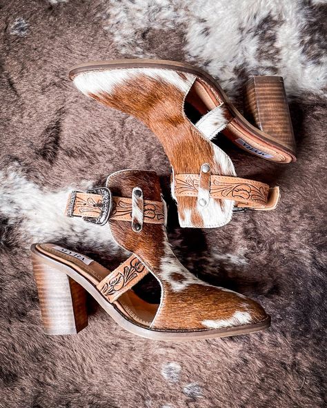 Introducing the Cora Jo Heels! 😍👠 Featuring a cowhide toe, strappy ankle design, and a stunning Western buckle, these heels are pure perfection. Prepare to drool over the ultimate blend of style and sass! 💃 #CoraJoHeels #WesternChic #CowhideCouture #ShoeEnvy #broncowesternsupply Western Shoes Women, Western Heels Wedding, Wyoming Elopement, Hay Bag, Western Work, Western Shoes, Wrap Boots, Horse Boots, Heel Design