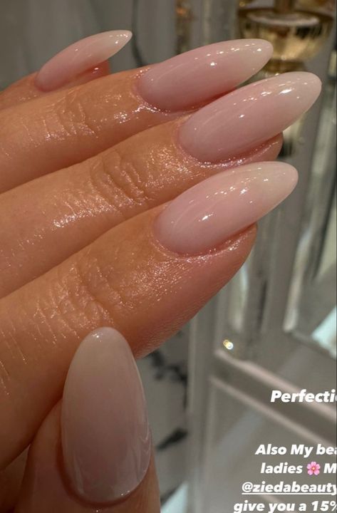 Her Nails, Casual Nails, French Acrylic Nails, Pearl Nails, Almond Acrylic Nails, Round Nails, Clean Nails, Minimalist Nails, Classy Nails