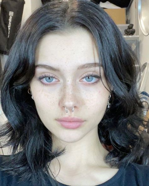 Black Hair Blue Eyes, Story Love, Love In The Air, Oh My Goddess, Pale Skin, Dream Hair, Aesthetic Makeup, Error Page, Girl Face