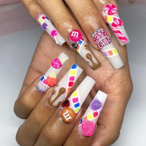 🍬💓🎀💝💅🏽Oluwafemi🌸🦄💕🇳🇬💘 on Instagram: “Candy Land🍬🍭🍦🍫#youtube tutorial otw link in bio💕 #acrylicnails #mattenails #nailart #candynails #sweetsnails #3dnailart #candyland #kawaii…” Candy Land Nails, Clubbing Nails, Ratchet Nails, Sweet 16 Nails, Theme Nails, Music Sketch, Drawing Beautiful, Painting Fashion, Artist Photography