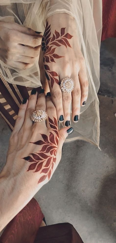 Fancy Mehandi Designs, Simple Mehendi Designs For Hands, Haircuts For Black Boys, Mehandi Design New, Mehandi Wedding, Easy Mehandi, New Mehandi, Simple Mehendi Designs, Pretty Henna