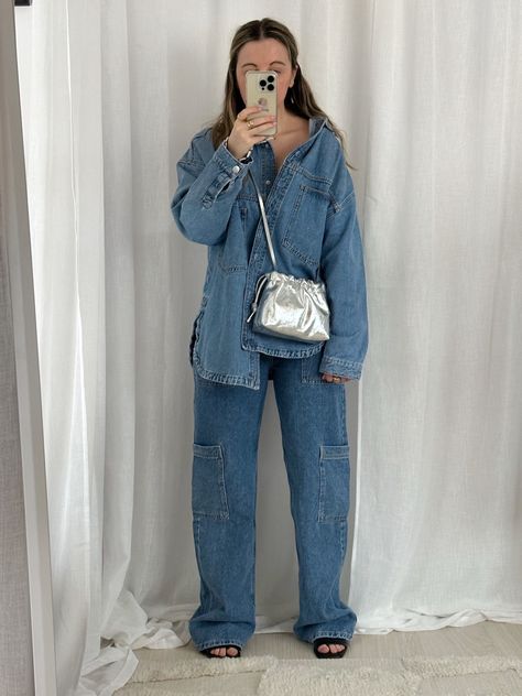 Arket Bag, Denim Bag Outfit, Silver Bag Outfit, Oversized Denim Shirt Outfit, Denim Coord, Oversized Denim Jacket Outfit, Chloe Hayward, Long Denim Skirt Outfit, Silver Crossbody Bag