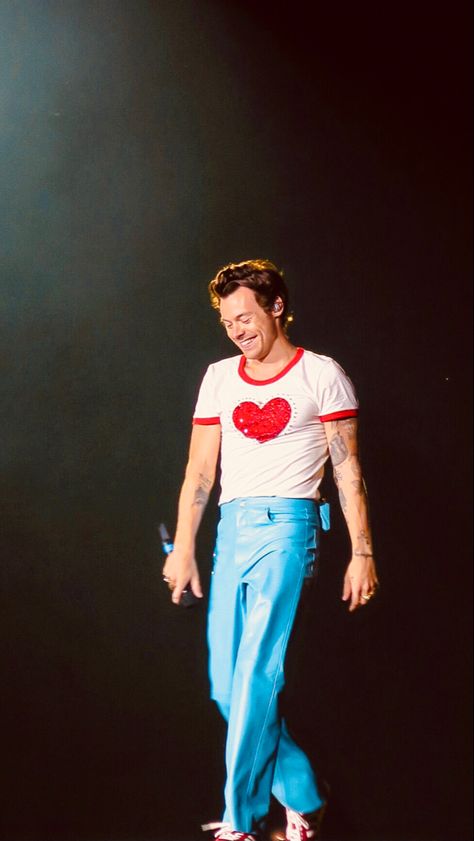 Harry Styles Wallpaper Smiling, Harry Styles Tour Outfits 2022, Best Harry Styles Outfits, Harry Styles Cute Outfits, Harry Styles Wallpaper Concert, Harry Styles Hslot Wallpaper, Harry Tour Outfits, Love On Tour Outfits Harry Styles, Harry Styles Lot Outfits