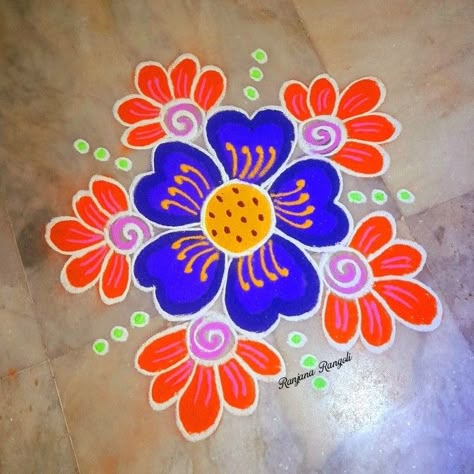 Colour Rangoli Designs With Dots, Simple Colour Rangoli Designs, Rangoli Designs Flower Simple, Muggulu Design Simple With Colors, Rangoli Kolam Designs With Colour, Very Simple Rangoli, Small Free Hand Rangoli, Dots Muggulu, Simple Rangoli Designs