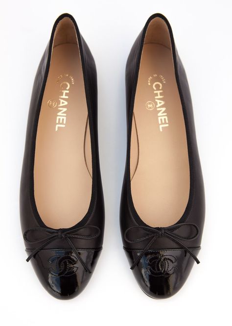 Chanel Black Flats, Chanel Ballerina Flats, Chanel Ballerina, Chanel Flats, Black Flats Shoes, Black Ballet Flats, Ballerina Shoes, Mode Inspo, Ballerina Flats