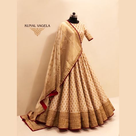 Elegant Skirt Outfits, India Wedding Dress, Ivory Lehenga, Brocade Lehenga, Banarasi Brocade, Lehenga Saree Design, Indian Outfits Lehenga, Wedding Lehenga Designs, Lehenga Designs Simple