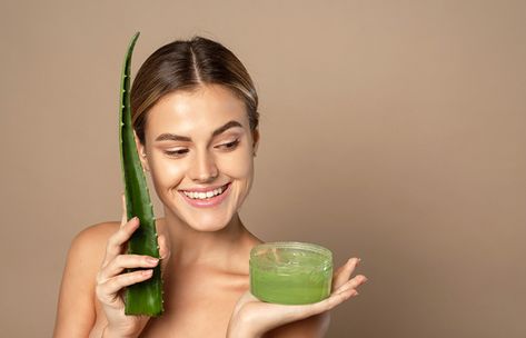 Aloe Vera For Sunburn, Glowing Skin Diet, Homemade Face Pack, Aloe Vera Benefits, Aloe Vera For Skin, Aloe Vera Skin Care, Green Tea Face, Aloe Vera Plant, Homemade Face