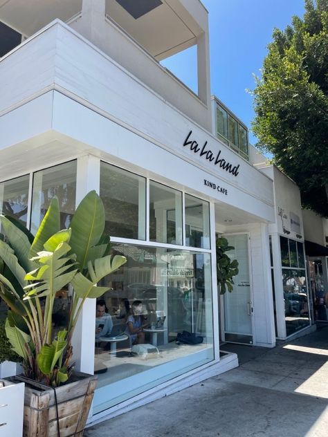 La La Land Coffee Shop, La Aesthetic, Coffee Shop Concept, Opening A Coffee Shop, Los Angeles Restaurants, California Vibe, Coffee Shop Aesthetic, Coffee Places, Book Cafe