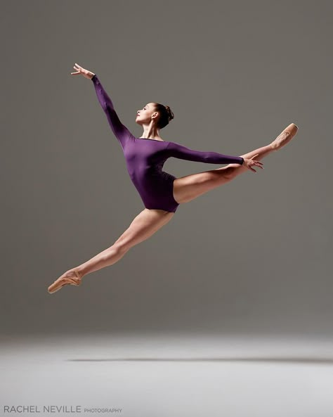 Ballet Photography Poses, Ballet Jumps, Dance Jumps, Ballet Photoshoot, Ballerina Poses, Dance Audition, Ballet Dance Photography, Dance Photoshoot, Dance Photo Shoot