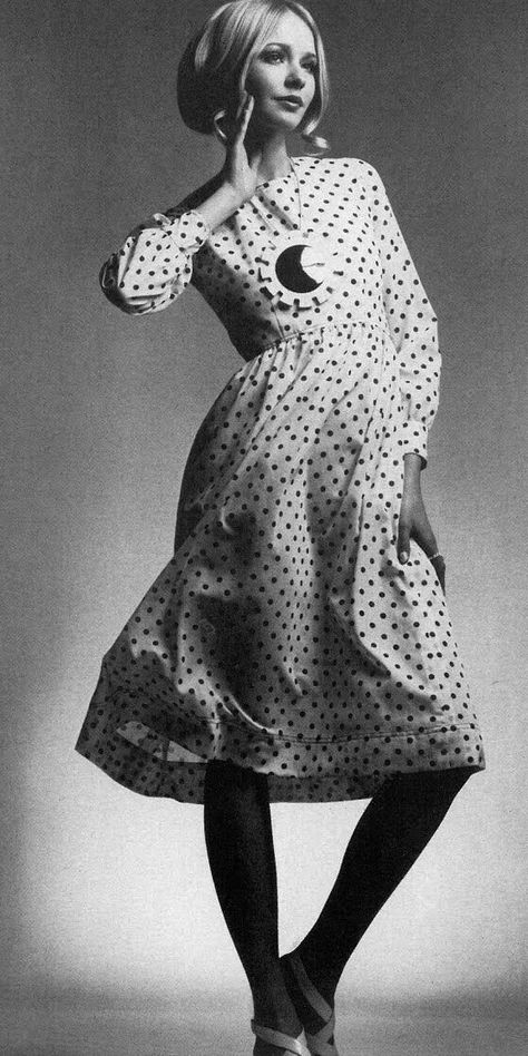 Jean Muir Fashion, Maudie James, 60s Models, 1970 Fashion, Jean Muir, 1970's Fashion, Vintage Fashion Photography, Vogue Uk, British Fashion