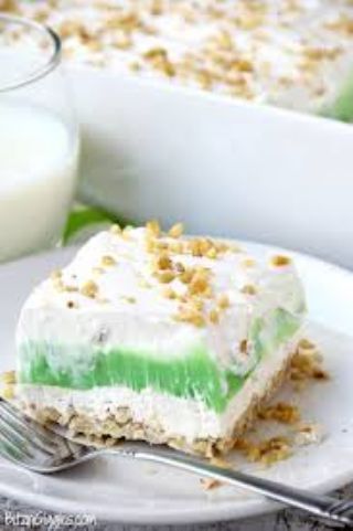 Slush Cake Recipe, Pistachio Lush, Pistachio Recipes Desserts, Pistachio Pie, Pistachio Dessert Pudding, Lush Desserts, Lush Recipes, Easy Summer Dessert Recipes, Lemon Lush