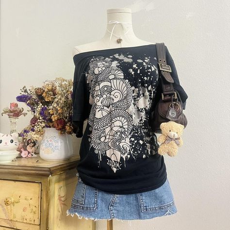 vintage off the shoulder top 🎀

such a cute grunge... - Depop Cute Grunge, Grunge 2000s, 2000s Style, Off The Shoulder Top, 2000s Fashion, Shoulder Top, Off The Shoulder, Off Shoulder, Street Wear