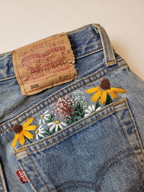 Easy Denim Embroidery, Jean Short Embroidery Diy, Embroidery Patterns Jeans Pocket, Hand Embroidery Overalls, Embroider Jean Pockets, Embroidery Shorts Diy, Embroidering Jeans Diy, Diy Jean Embroidery, Jean Short Embroidery