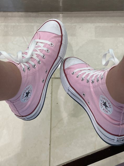 pink Boty Converse, Zapatillas All Star, Cute Converse Shoes, Cute Converse, Converse Pink, Trendy Shoes Sneakers, Dr Shoes, Preppy Shoes, Pretty Shoes Sneakers