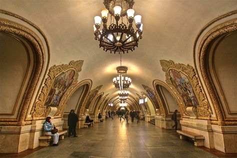 Moscow Metro - Take 6: Kievskaya Moscow Airport, Moscow Travel, Moscow Metro, Russian Architecture, Russian Culture, U Bahn, Cultural Architecture, Scenic Routes, Metro Station