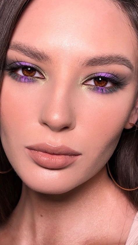 Make Up Yeux, Vanity Aesthetic, Disco Makeup, Makeup Ideas Natural, Space Makeup, Videos Quotes, Make Up Inspiration, Purple Makeup, Dope Makeup