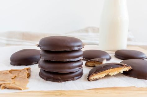 Peanut Butter Patties, Campfire Snacks, Peanut Butter And Chocolate, Peanut Butter Filling, Homemade Peanut Butter, Crunchy Cookies, Classic Cookies, Girl Scout Cookies, Chocolate Coating