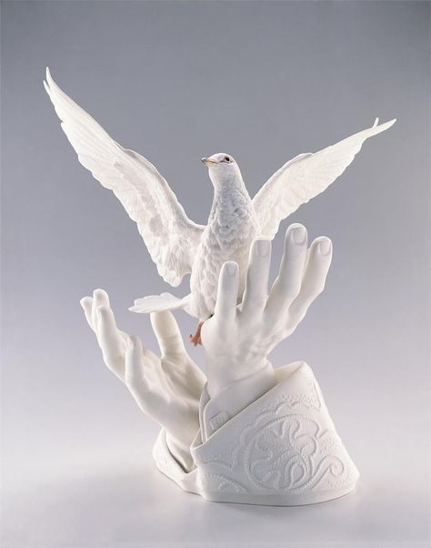 Ceramic Dove Dove Of Peace, Christian Holidays, Homemade Clay, Jesus Christ Art, Fashion Art Photography, White Wings, Bird Theme, Bird Sculpture, White Doves