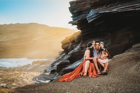 Family Pictures In Hawaii, Hawaii Family Photos, Hawaii Family Photoshoot, Hawaii Beach Photos, Hawaii Photoshoot, Outdoor Newborn Photography, Hawaii Photos, Oahu Photographers, Hawaii Photography