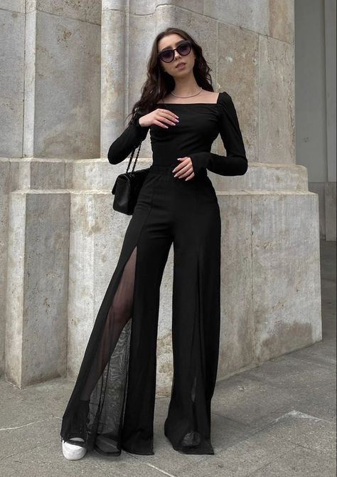 Black Minimalist Outfit, All Black Outfit Casual, Classy Black Outfits, Full Black Outfit, All Black Outfits For Women, Chic Black Outfits, Mother Died, Costum Elegant, Elegant Outfit Classy