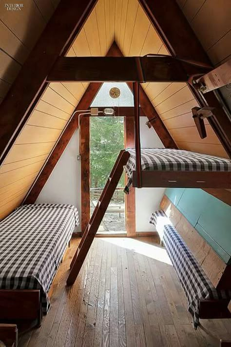 design Casa Hobbit, Black Barndominium, Triangle House, Tiny House Bedroom, A Frame Cabins, Bedroom Barndominium, A Frame House Plans, A Frame Cabin, Tiny Cabin