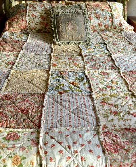 Queen Size Rag Quilt, Flannel Rag Quilts, Rag Quilt Patterns, Blue Quilt, Rag Quilts, Shabby Chic Room, Chic Bedding, Quilt Care, Shabby Chic Bedding